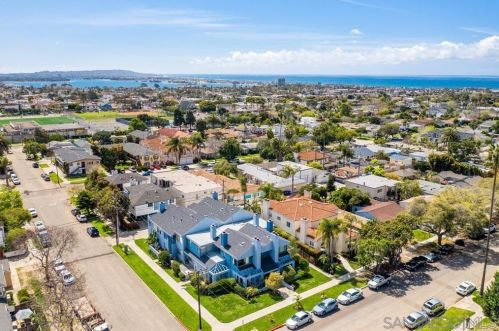 1473 Chalcedony St, San Diego CA 92109-2107 exterior