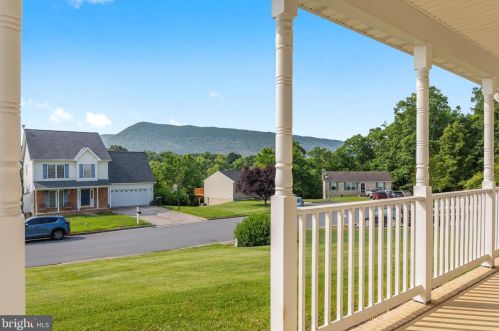 931 Seldon Dr, Strasburg, VA 22657-2851