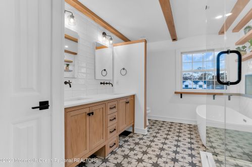 2427 Moore Ave, Point Pleasant Beach NJ  08742-3711 exterior