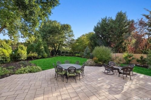 81 Stoothoff Rd, Elwood NY  11731-3917 exterior