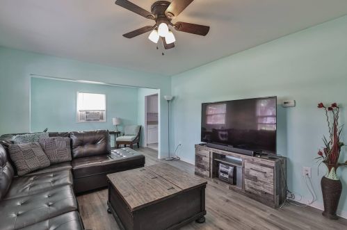 7404 Dixie Hwy, Florence KY  41042-2515 exterior