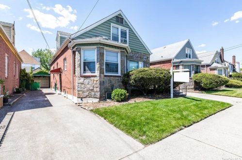 137-54 225th St, Jamaica, NY 11413-0013