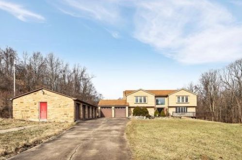 2 Stinger Ln, Eighty Four, PA 15330-2043
