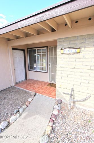 9225 42nd St, Tucson, AZ 85730-2113