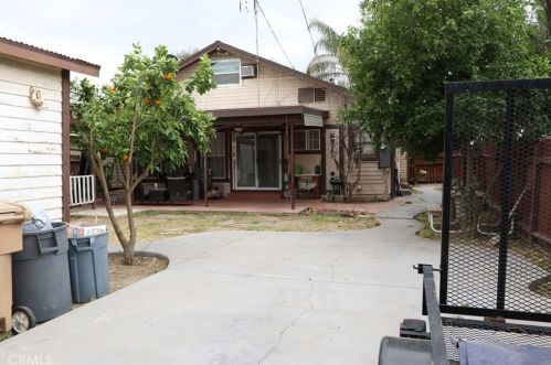 2412 Park Way, Bakersfield CA  93304-1121 exterior