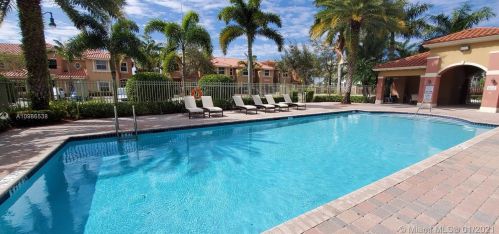 902 143 Ter, Hollywood FL  33027-6151 exterior