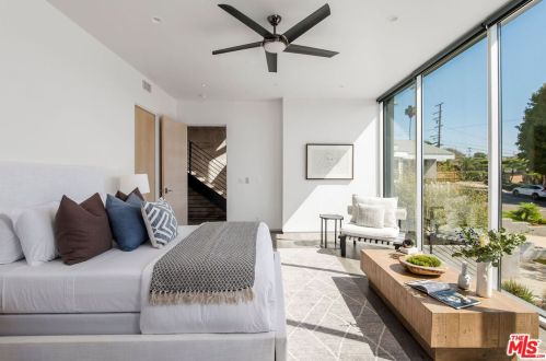1027 Avenue A, Redondo Beach CA  90277-4819 exterior