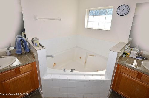 7715 95th Ct, Vero Beach FL  32967-3828 exterior