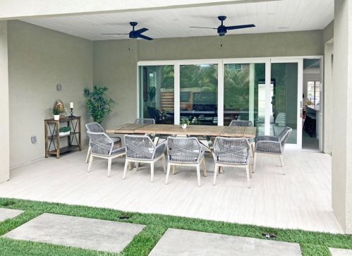 10071 Cliff Dr, Huntington Beach CA  92646-6604 exterior