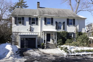 11 Serpentine Trl, Larchmont, NY 10538-2618