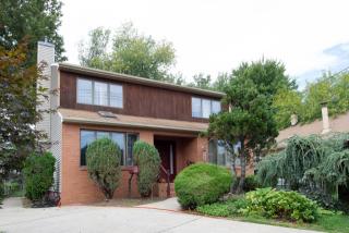 335 Saint James Ave, Woodbridge, NJ 07095-1611