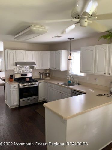 4 Round Valley Ct, Lakewood, NJ 08701-5757