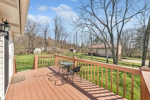 2500 Hollywood Dr, Gibsonia PA  15044-8385 exterior