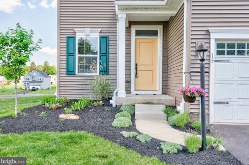 15 Church Ave, Shrewsbury, PA 17361-1507