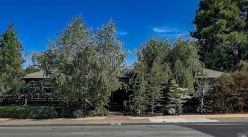 2101 Montgomery Dr, Santa Rosa, CA 95405-4909