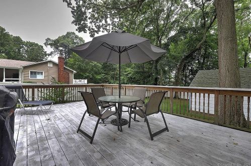 22 Harvest Ln, Milford CT  06461-1705 exterior