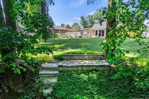 64 Wepawaug Dr, Milford, CT 06461-1915