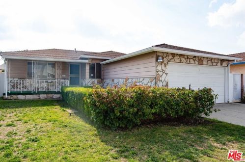 924 156th St, Compton, CA 90220-3504