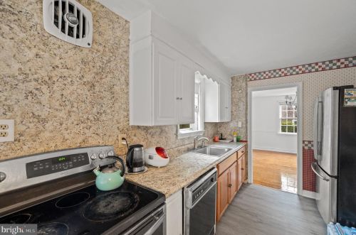 23 Dewey Rd, Cheltenham PA  19012-1413 exterior