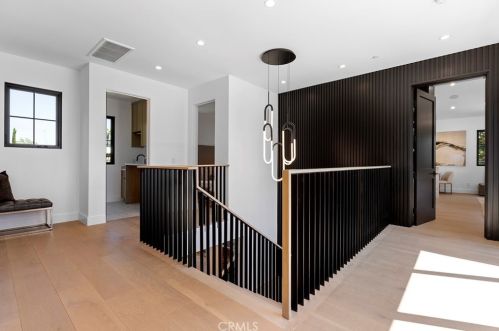 4955 Haskell Ave, Van Nuys CA  91436-1674 exterior