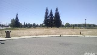 733 Shadowbrook Ln, Manteca, CA 95336-8661