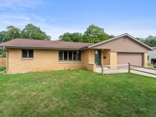 726 State St, Mishicot, WI 54228-9620