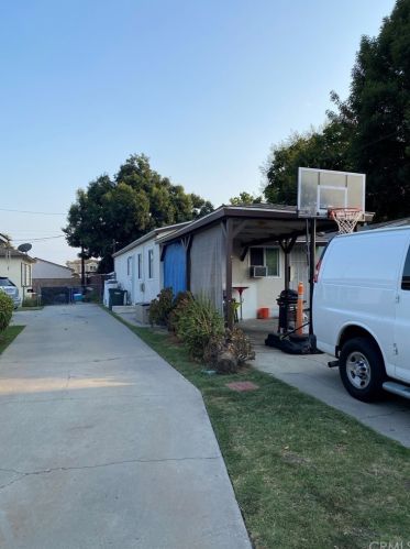 11714 208th St, Lakewood, CA 90715-1335