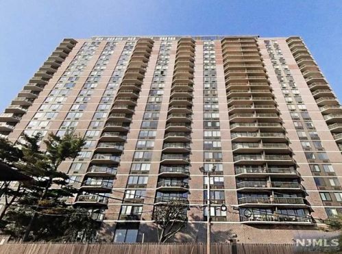 770 Anderson Ave, Cliffside Park NJ  07010-2177 exterior