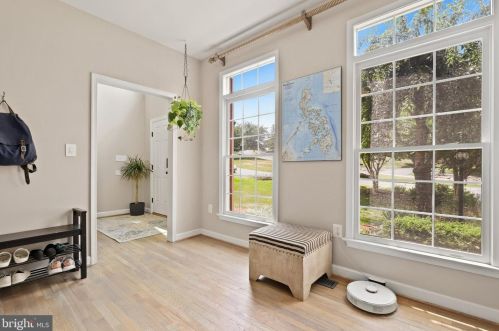 526 Beauregard Dr, Leesburg VA 20175-8924 exterior