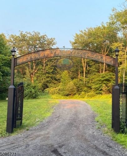 350 Morsetown Rd, West Milford Lakes, NJ 07480-3202