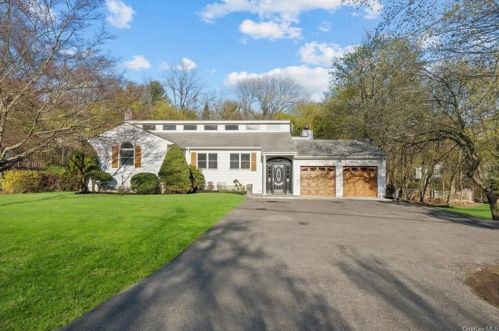 2856 Brookfield Dr, Yorktown Hgts NY  10598-2402 exterior