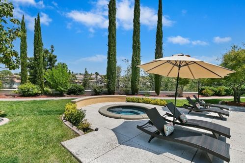 32862 Pine Cir, Temecula CA  92592-1369 exterior