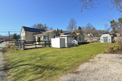 7 Dewey St, Putnam CT  06260-1352 exterior