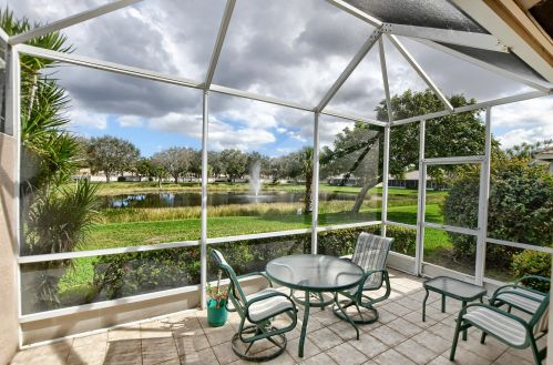 9740 Crescent View Dr, Boynton Beach, FL 33437-5921