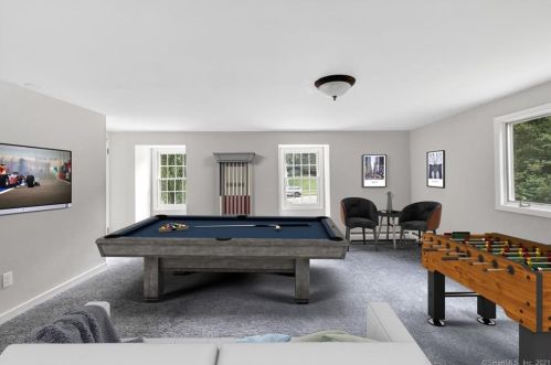 8 Captains Watch, Huntington CT  06484-5914 exterior