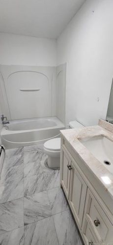 33 Cottage St, Bridgeport CT  06611-2827 exterior