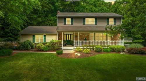 27 Hering Rd, Montvale NJ  07645-1226 exterior