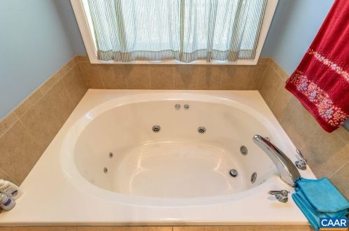 12 Seminole Trl, Bybee VA  22963-3157 exterior