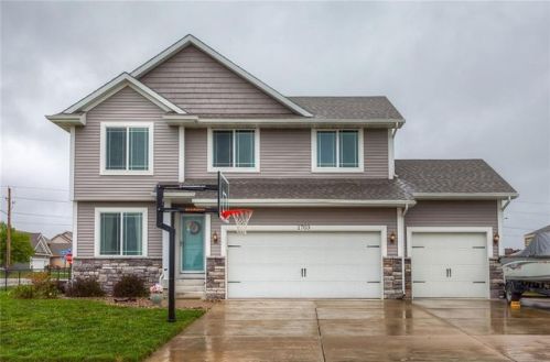 1703 Snowberry Cir, Ankeny, IA 50021-8024