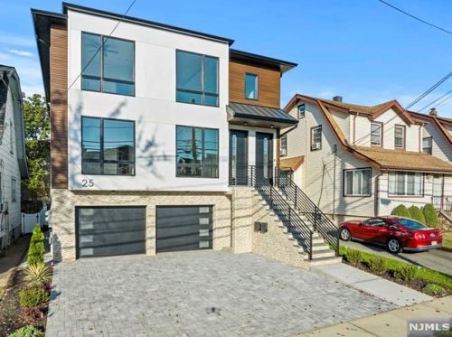 25 2nd St, Palisades Park NJ  07650-1762 exterior