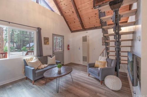 818 Rainbow Blvd, Big Bear City, CA 92314-9654