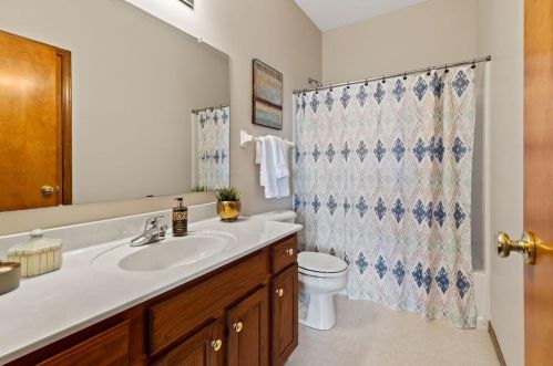 213 Pebble Creek Dr, Pataskala OH  43062-8945 exterior