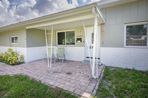 5466 8th Ave, Saint Petersburg, FL 33707-2554