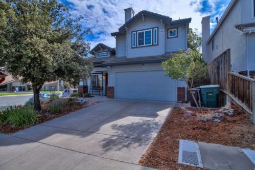 2 Golf Club Ct, West Pittsburg, CA 94565-4877