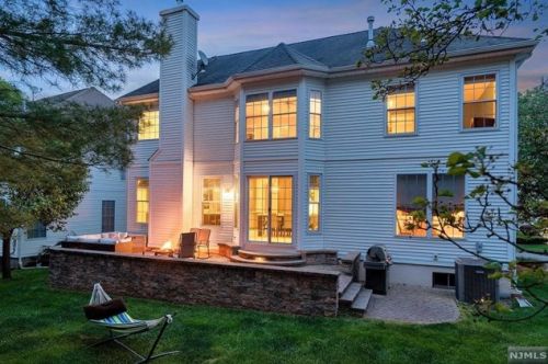 47 Hunters Run, Oakland NJ  07436-2346 exterior