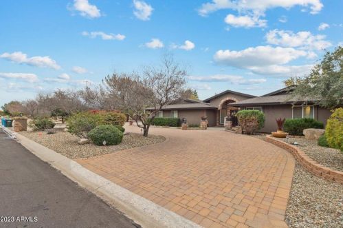 5213 Saguaro Park Ln, Glendale, AZ 85310-2911