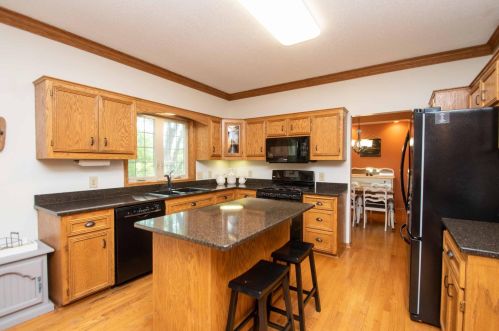 9063 Duckwood Trl, Saint Paul, MN 55125-8687