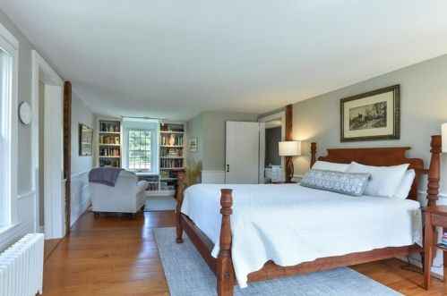 1463 Frenchtown Rd, Warwick RI  02818-1310 exterior
