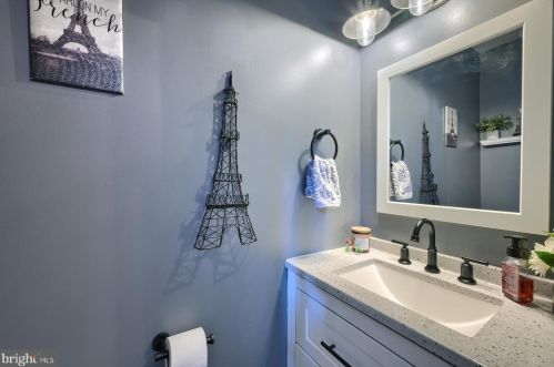 3 Fairfax Vlg, Harrisburg PA  17112-9557 exterior