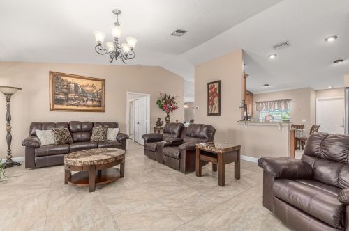 950 Connecticut Ter, Fort Pierce FL 34953-1514 exterior